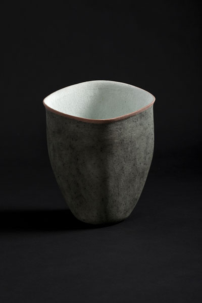Corner Pot, grey and white. Please click to see an enlarged image
